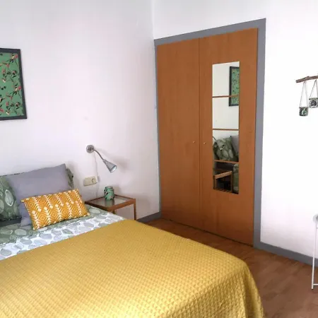 Green Line Apartment *